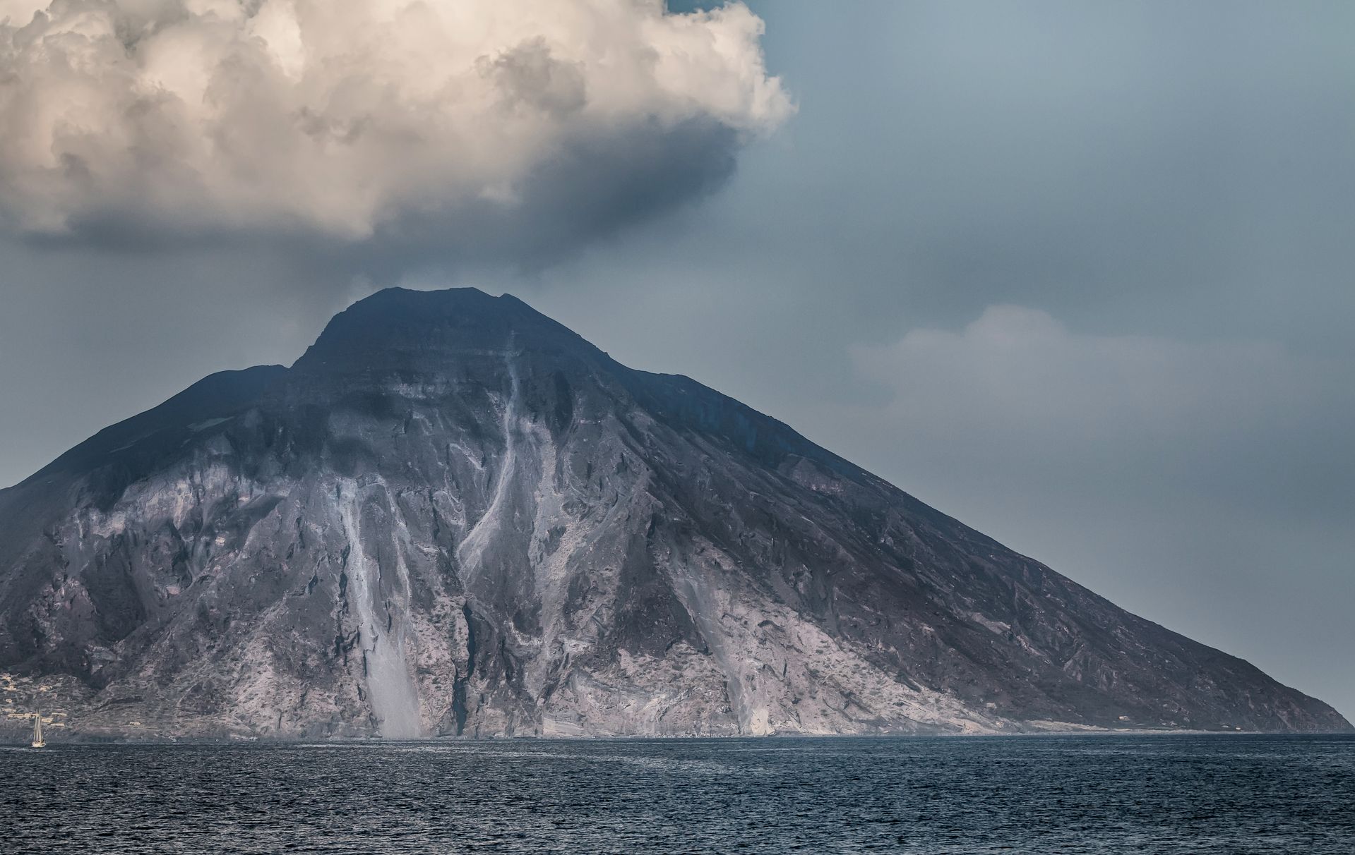Pemetaan Anak Krakatau dan Pulau-Pulau Selat Sunda