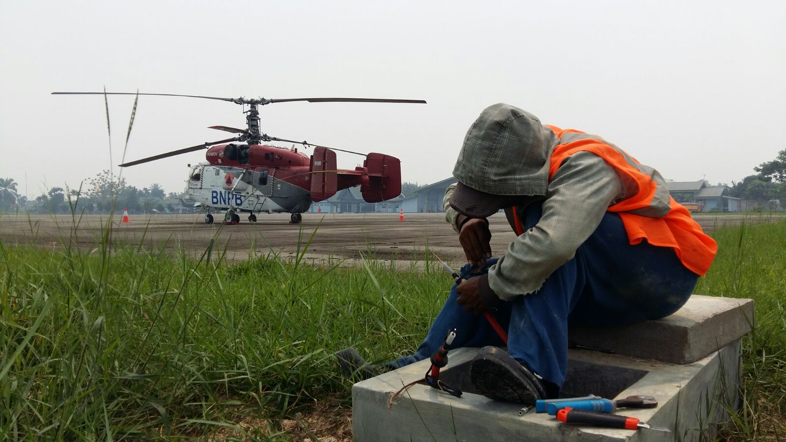 Pekerjaan Reinstalasi Taxiway Light Dan Apron Light Di Lanud Supadio