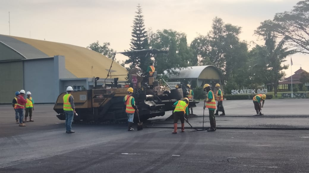 Pekerjaan Overlay Taxiway dari Shelter Charlie s.d Hanggar 5 di Lanud Adisutjipto
