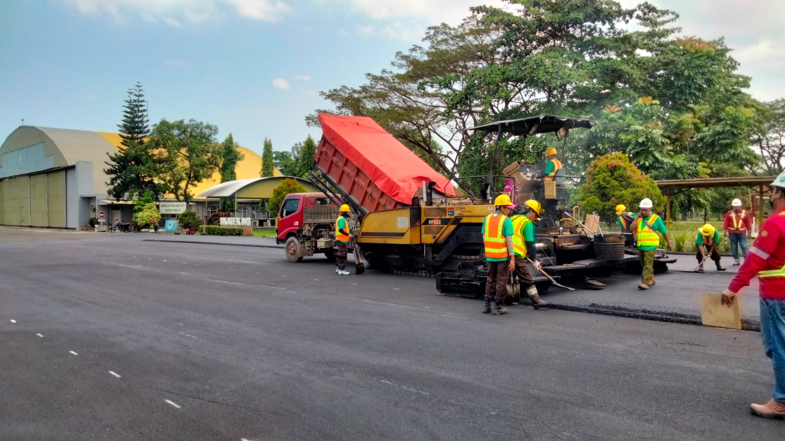 Pekerjaan Overlay Taxiway dari Shelter Charlie s.d Hanggar 5 di Lanud Adisutjipto