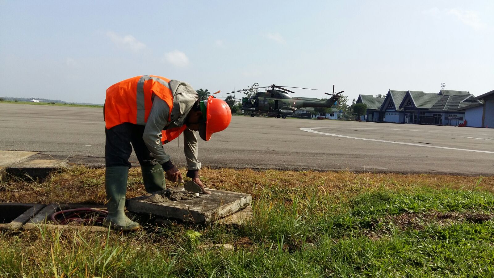 Pekerjaan Reinstalasi Taxiway Light Dan Apron Light Di Lanud Supadio