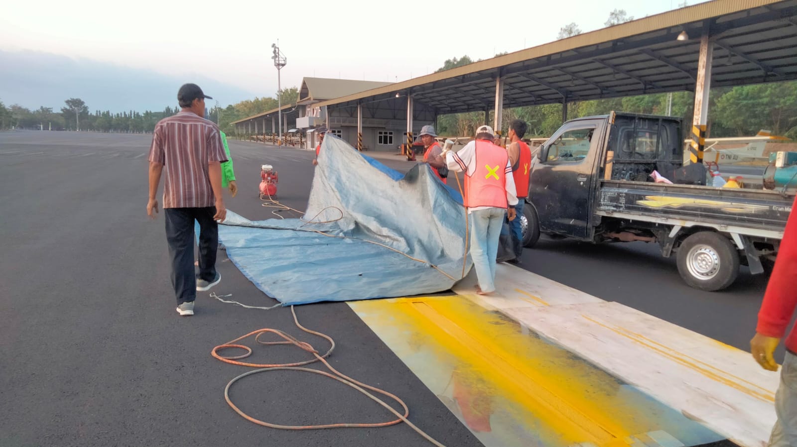Pekerjaan Overlay Taxiway dari Shelter Charlie s.d Hanggar 5 di Lanud Adisutjipto