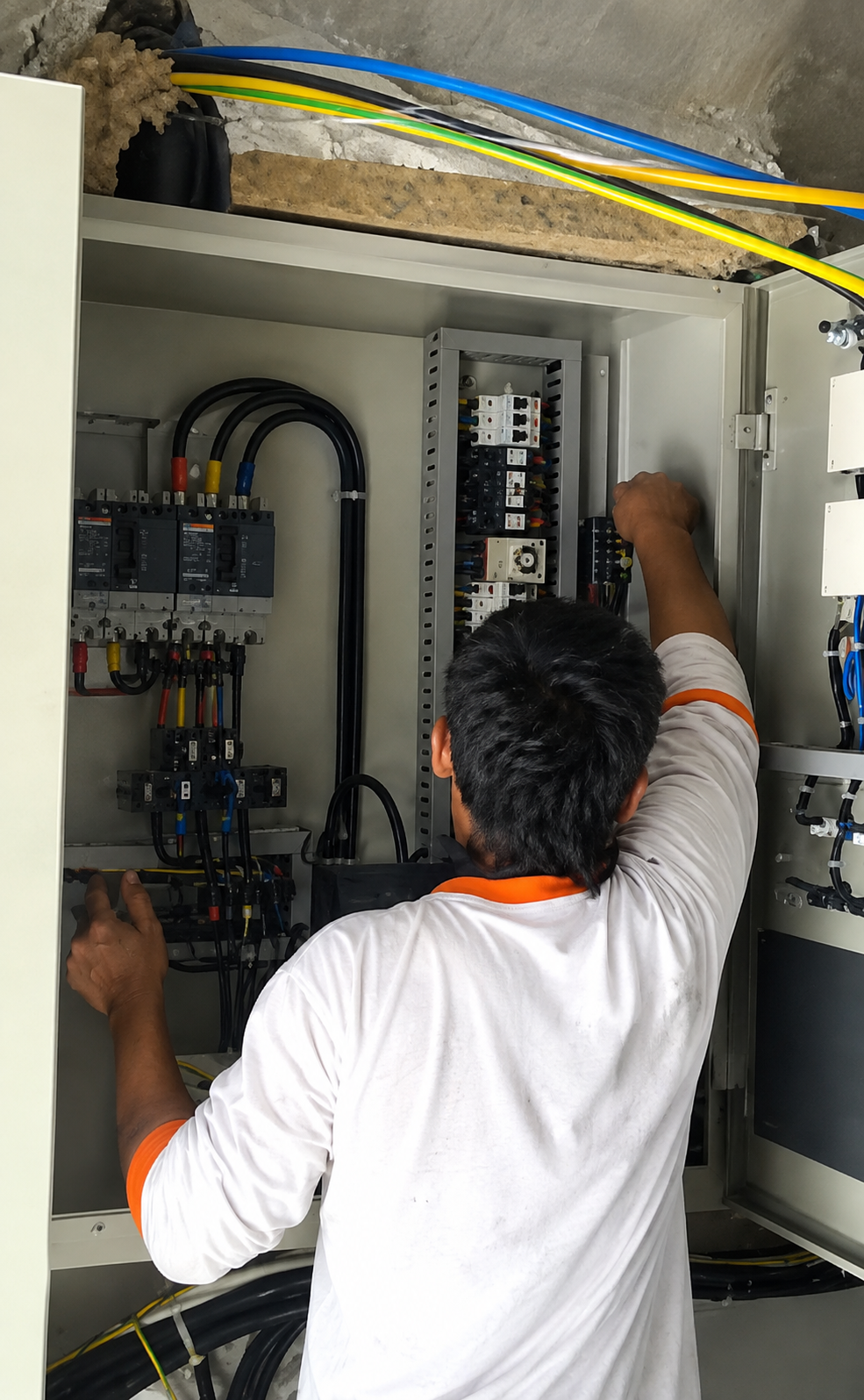 Instalasi Panel Listrik Hangar