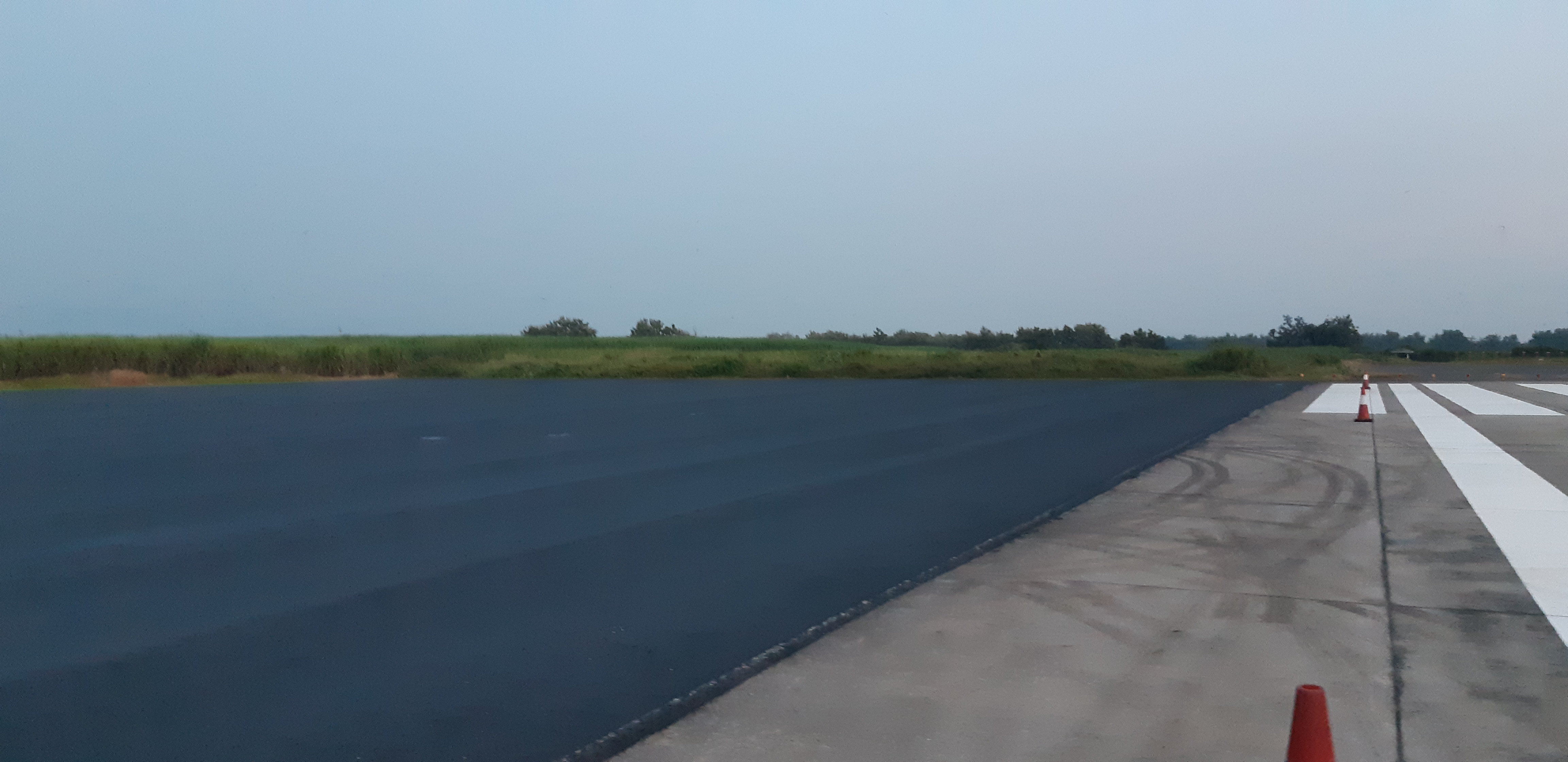 Pekerjaan Overlay Holding Bay Area Ujung Runway 35, 2 Lapis, di Lanud Iswahjudi