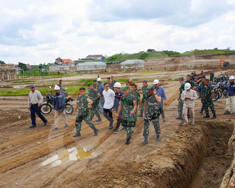 Inspector General of the Ministry of Defense Conducts Inspection of Yonif TP 901/Suhul Gading Development, Commends BIRU’s Progress and Workmanship